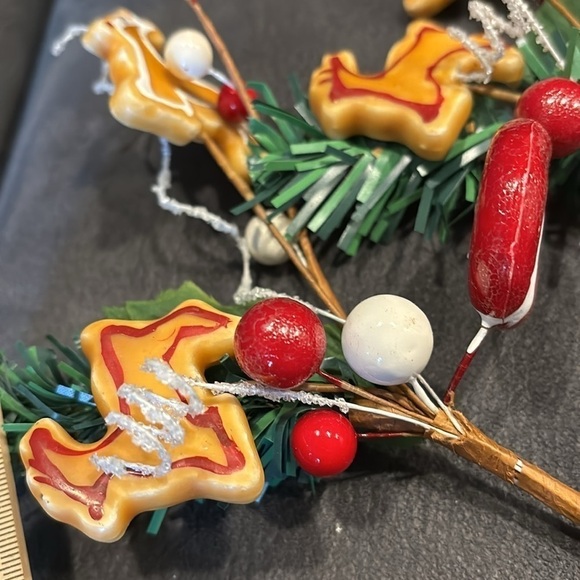 Bundle/15 VINTAGE CHRISTMAS PEPPERMINT CANDY & GINGERBREAD REINDEER THEMED PICKS - Picture 13 of 17